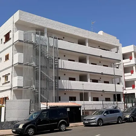 Modernes In Juncos Ii Mit Poolblick, 4 Etage In Top-lage Von *