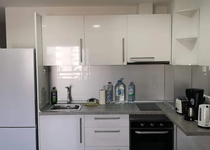 Modernes In Juncos Ii Mit Poolblick, 4 Etage In Top-lage Von بلايا ديل إنغلز