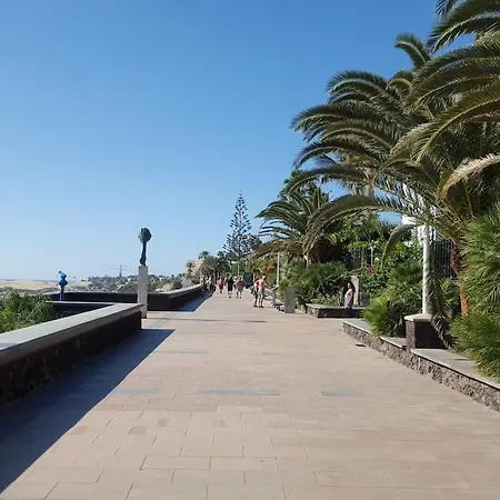 Modernes In Juncos Ii Mit Poolblick, 4 Etage In Top-lage Von Apartment