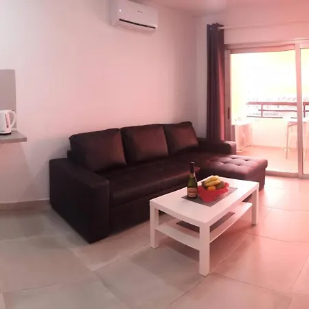 Modernes In Juncos Ii Mit Poolblick, 4 Etage In Top-lage Von Apartment