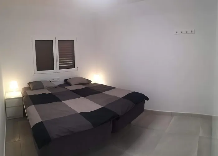 아파트 Modernes In Juncos Ii Mit Poolblick, 4 Etage In Top-lage Von